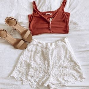 Highwasted lace shorts